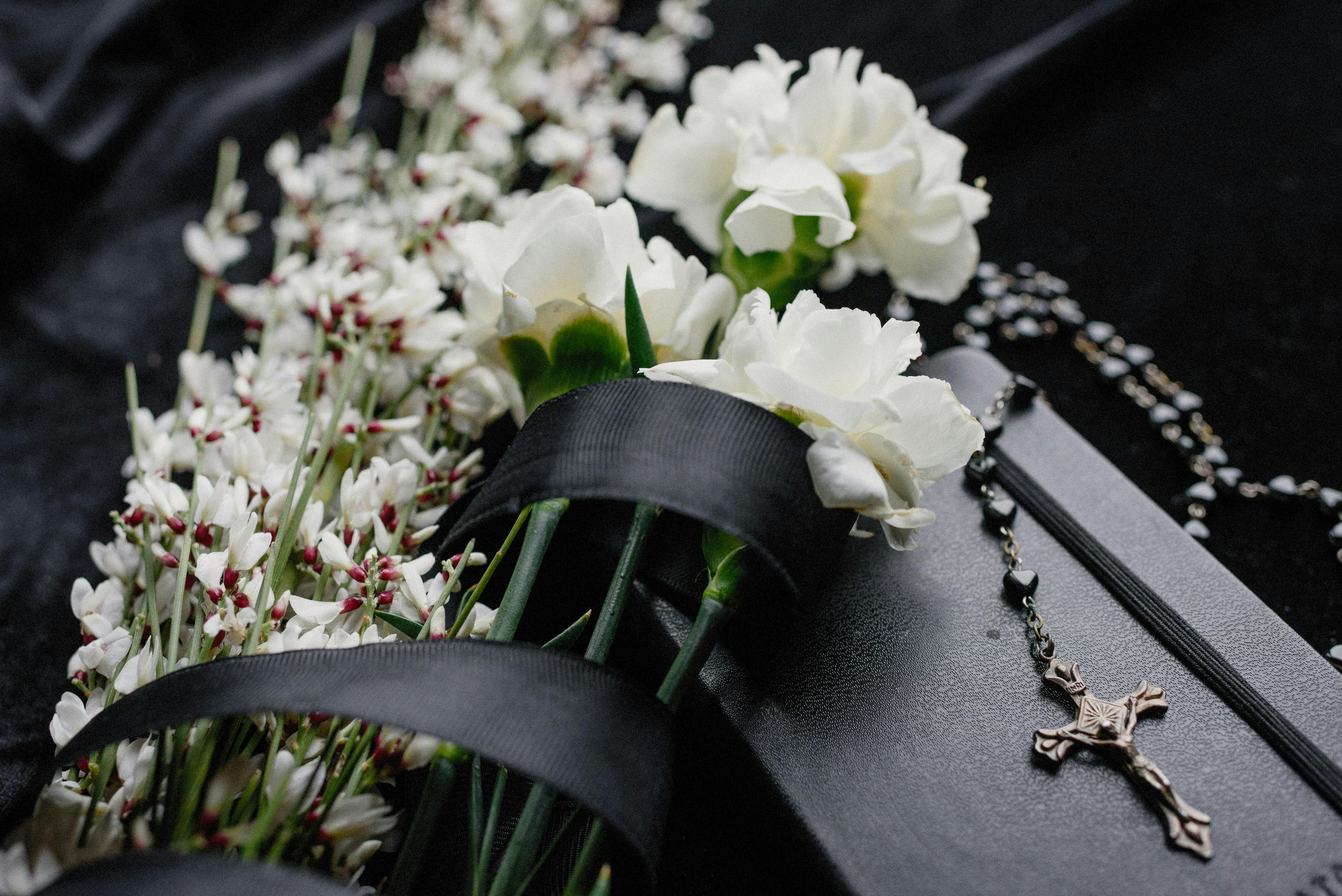 5 Ways to Personalize a Casket for a Meaningful Farewell